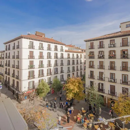 Sutil Elegancia Para 3, En Plaza De Chueca-2